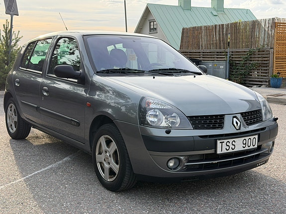 Renault Clio 2 of 6