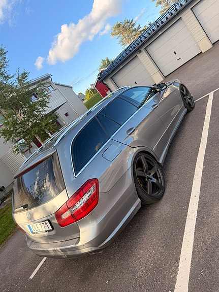 Mercedes-Benz E350 2 of 7