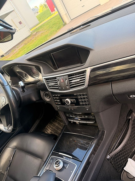 Mercedes-Benz E350 6 of 7