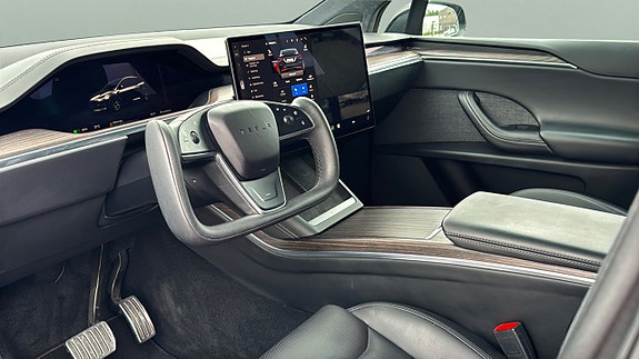 Tesla Model X 10 of 21