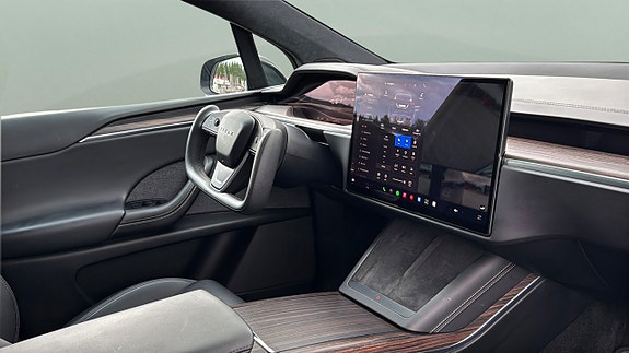 Tesla Model X 12 of 21