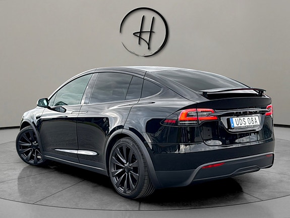 Tesla Model X 7 of 21