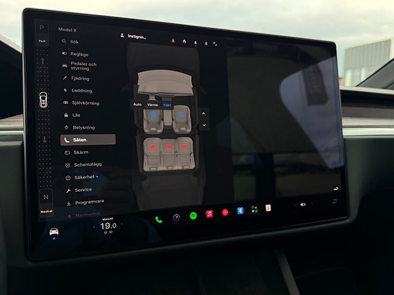 Tesla Model X 18 of 21