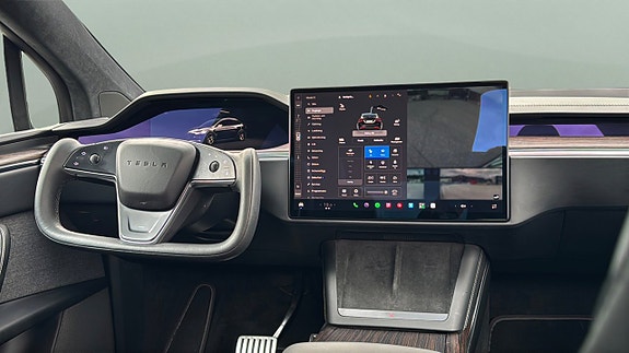 Tesla Model X 11 of 21