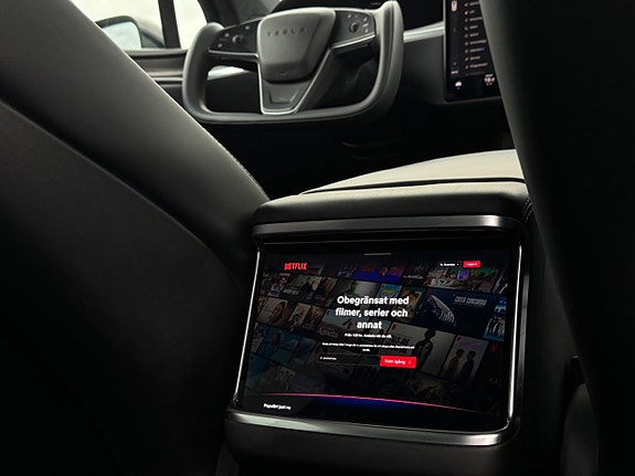 Tesla Model X 14 of 21