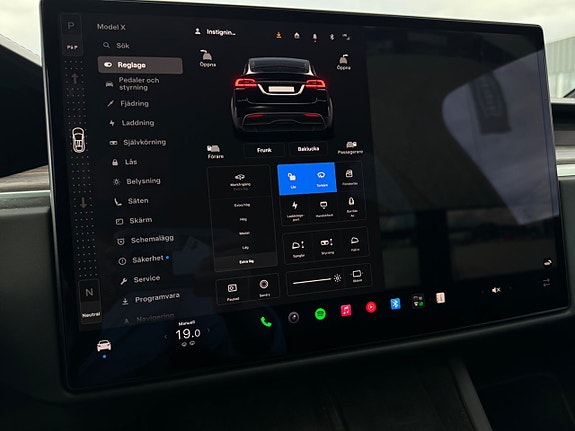 Tesla Model X 16 of 21