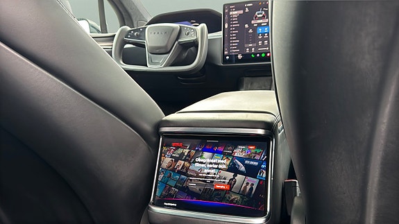 Tesla Model X 13 of 21