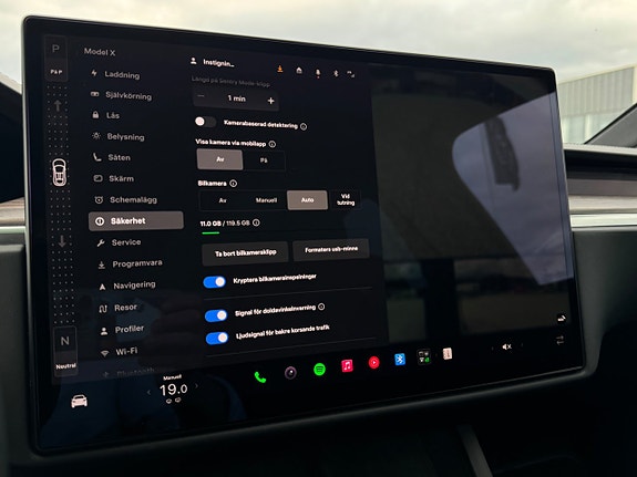 Tesla Model X 20 of 21