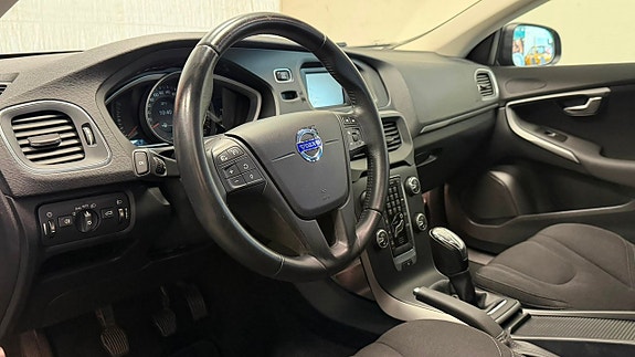 Volvo V40 11 of 19