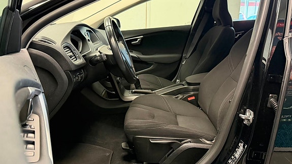 Volvo V40 12 of 19