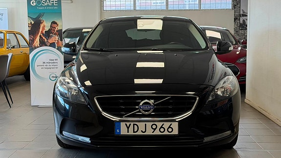 Volvo V40 2 of 19
