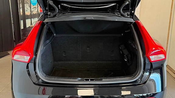 Volvo V40 8 of 19