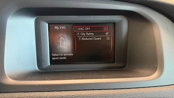 Volvo V40 16 of 19