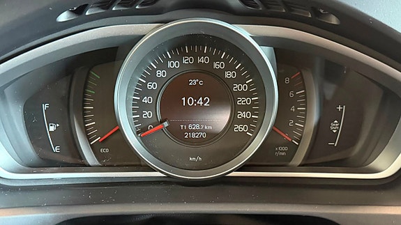 Volvo V40 14 of 19