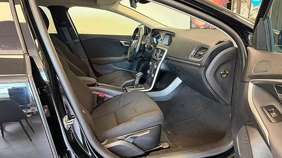 Volvo V40 17 of 19