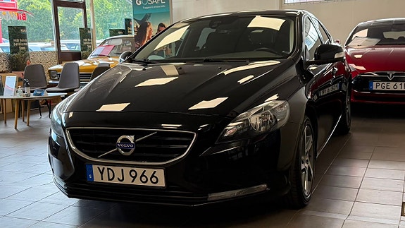 Volvo V40 3 of 19