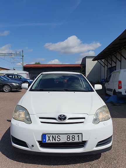 Toyota Corolla 2 of 9