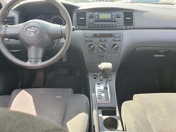 Toyota Corolla 3 of 9