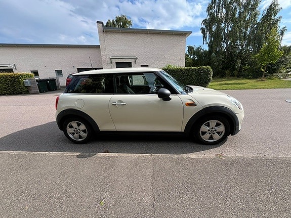 MINI One 2 of 11