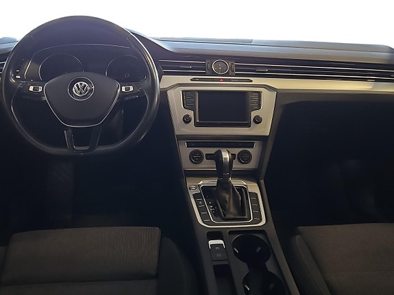 Volkswagen Passat 5 of 8