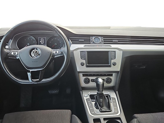 Volkswagen Passat 5 of 8