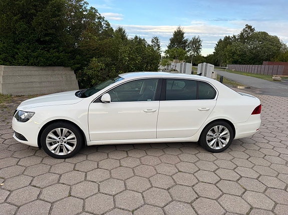 Skoda Superb 2 of 13