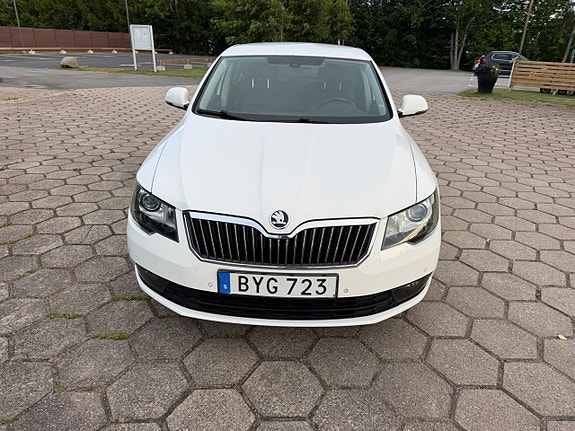 Skoda Superb 8 of 13