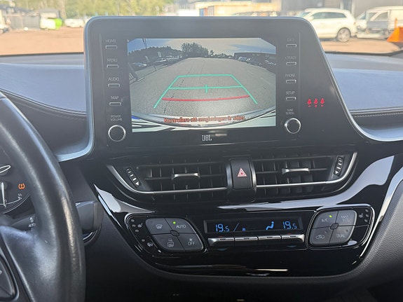 Toyota C-HR 13 of 18