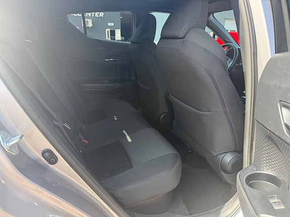 Toyota C-HR 11 of 18