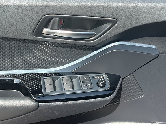 Toyota C-HR 15 of 18