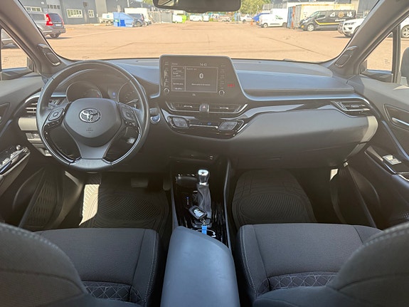 Toyota C-HR 12 of 18