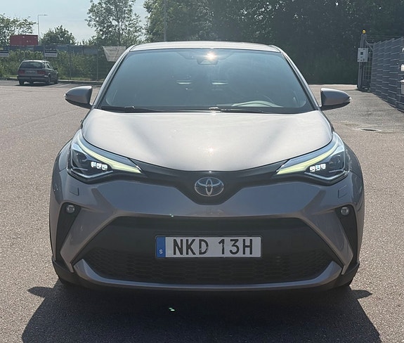 Toyota C-HR 3 of 18