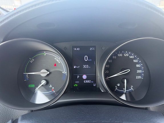 Toyota C-HR 14 of 18