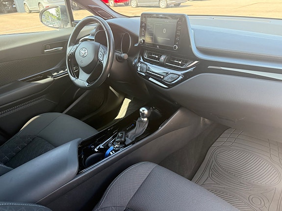 Toyota C-HR 10 of 18