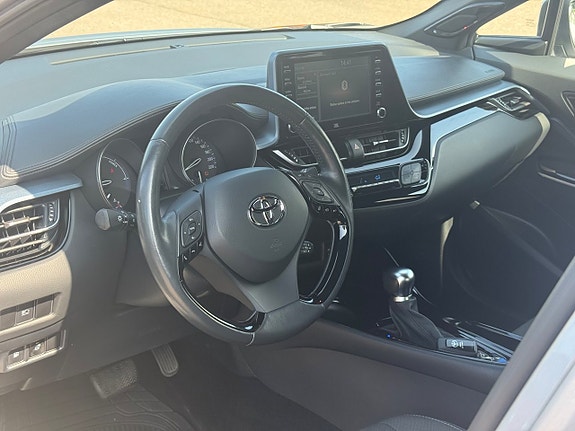 Toyota C-HR 7 of 18