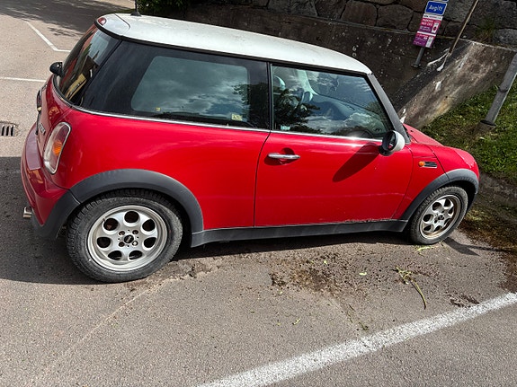 MINI Cooper 2 of 6