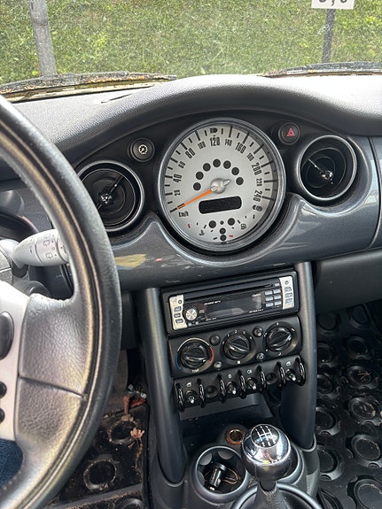 MINI Cooper 5 of 6
