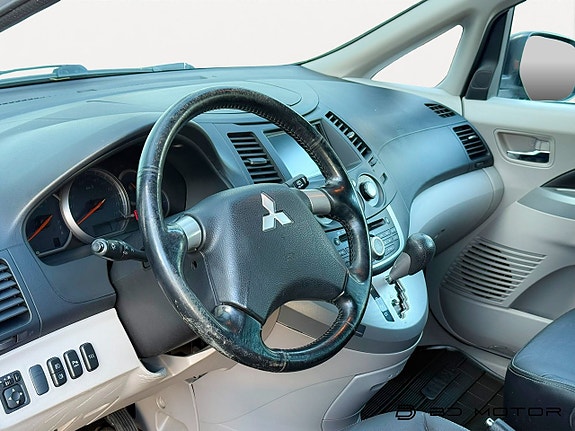 Mitsubishi Grandis 10 of 16