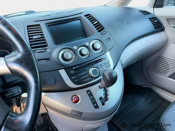 Mitsubishi Grandis 13 of 16