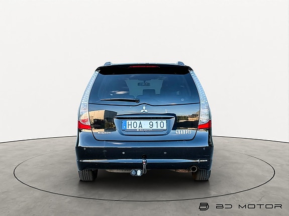 Mitsubishi Grandis 5 of 16