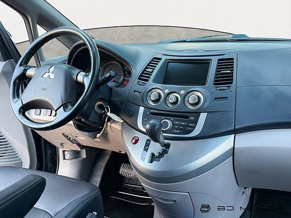 Mitsubishi Grandis 14 of 16