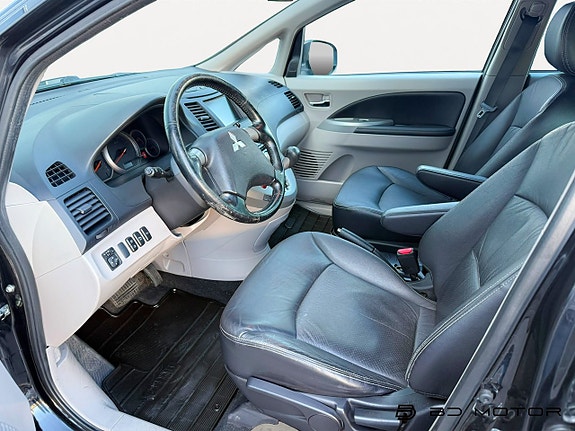Mitsubishi Grandis 12 of 16