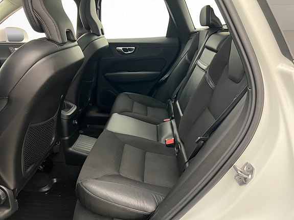 Volvo XC60 30 of 30