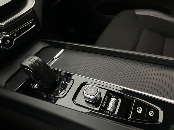 Volvo XC60 25 of 30
