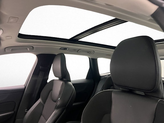 Volvo XC60 13 of 30