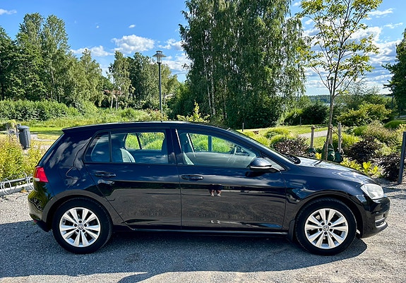Volkswagen Golf VII 2 of 6
