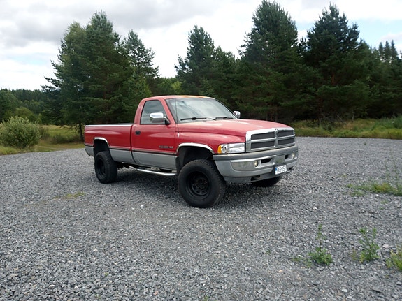 Dodge RAM 2500 3 of 5