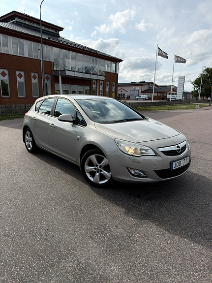 Opel Astra 2 of 7