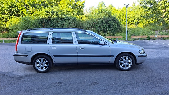 Volvo V70 2 of 20