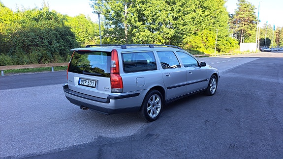 Volvo V70 3 of 20